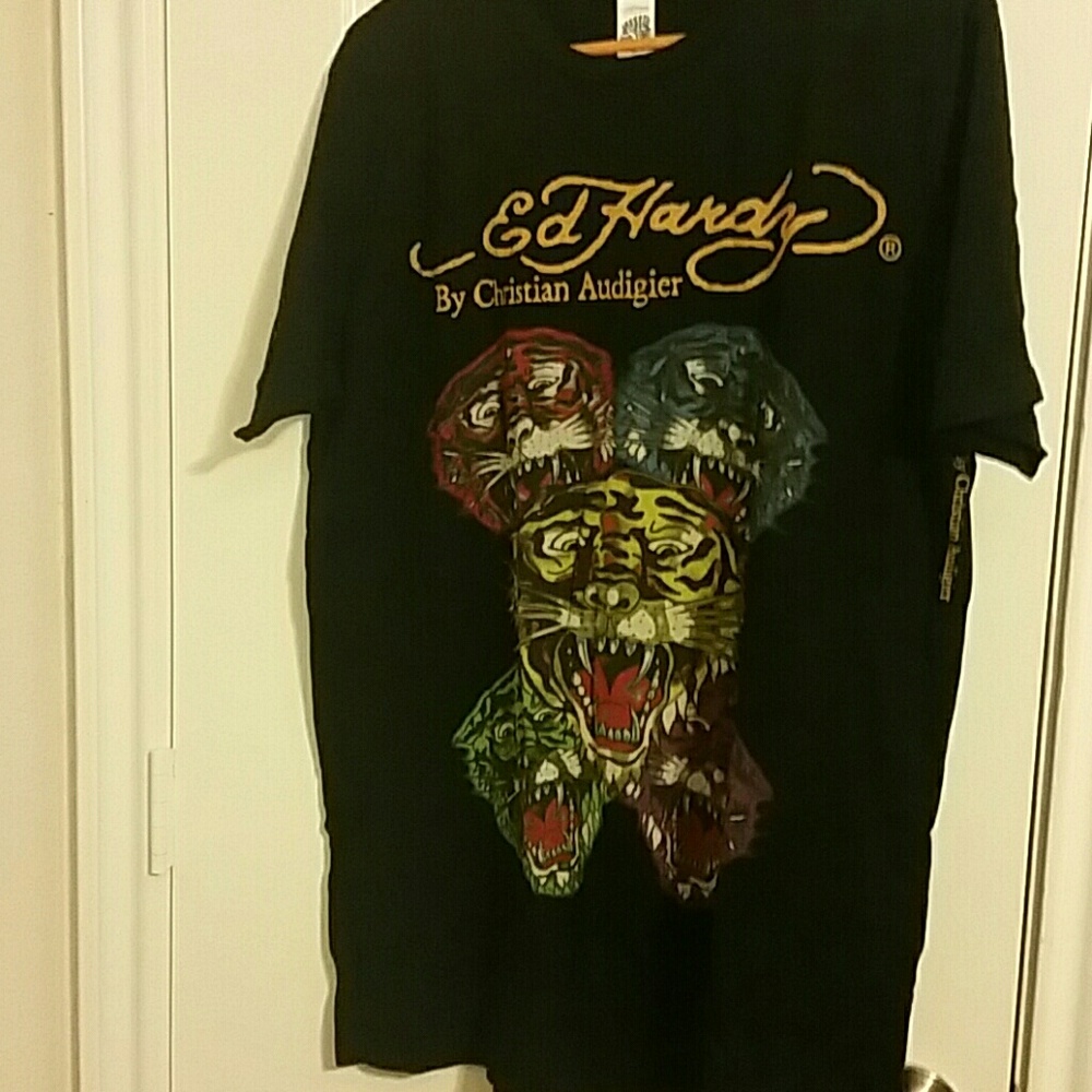 Ed Hardy Tee (authentic )